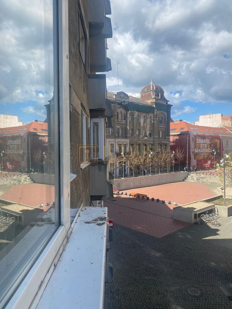 2 dormitoare, centrala proprie, bucatarie inchisa. Piața Libertatii. - Poză 3