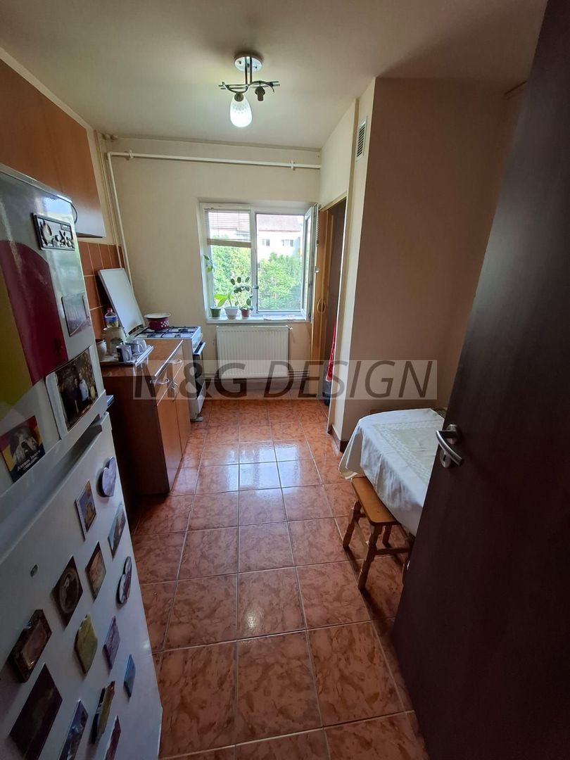 Aradului Vest, 3 camere decomandate, 2 bai, 2 balcoane, centrala gaz, - Poză 3