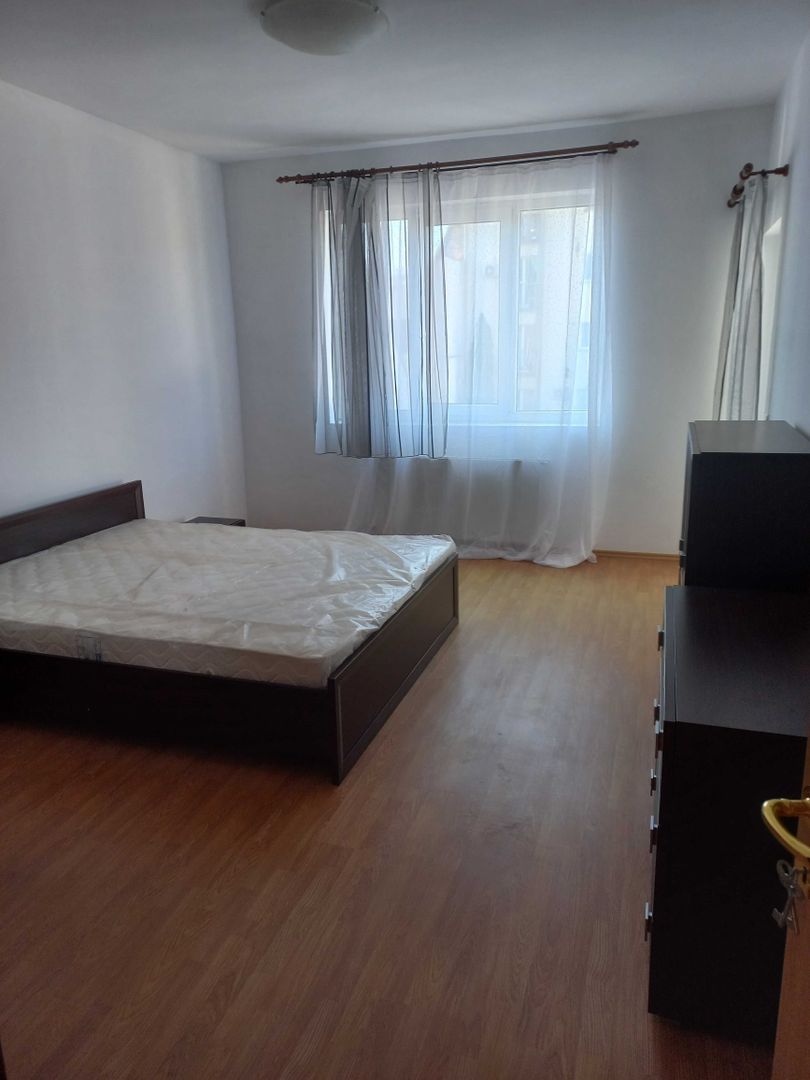 BRASADAS vinde ap 2 cam 70 mp cu parcare in zona centrala. - Poză 4