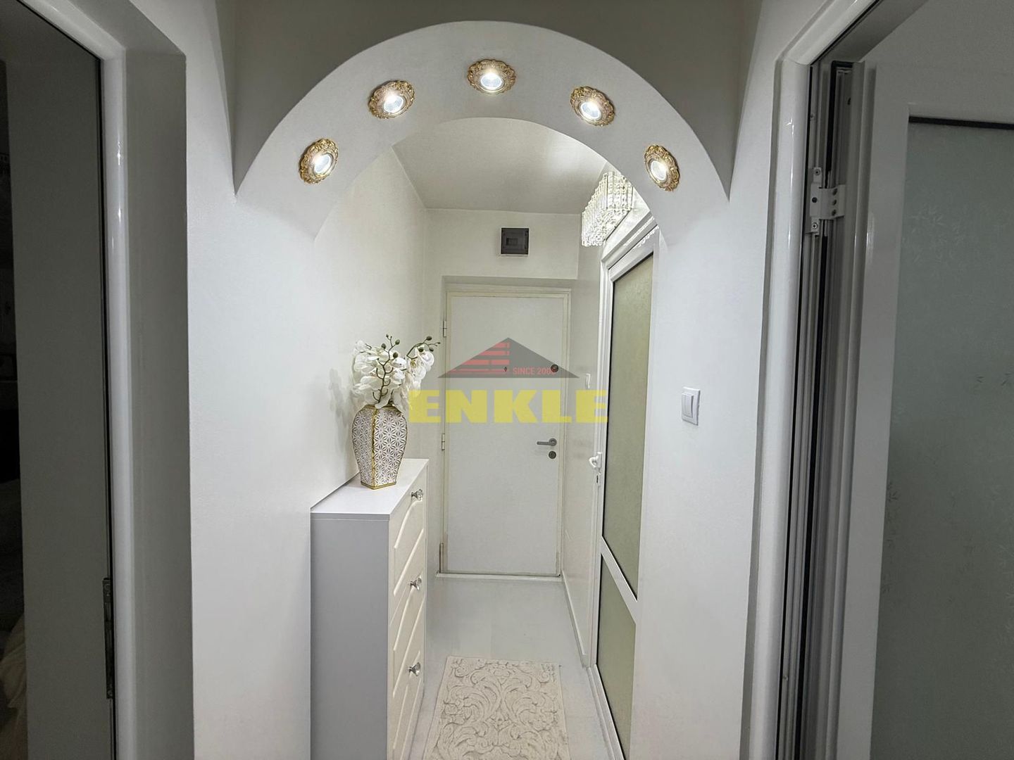 DE VÂNZARE – Apartament cu doua camere complet renovat - Poză 5