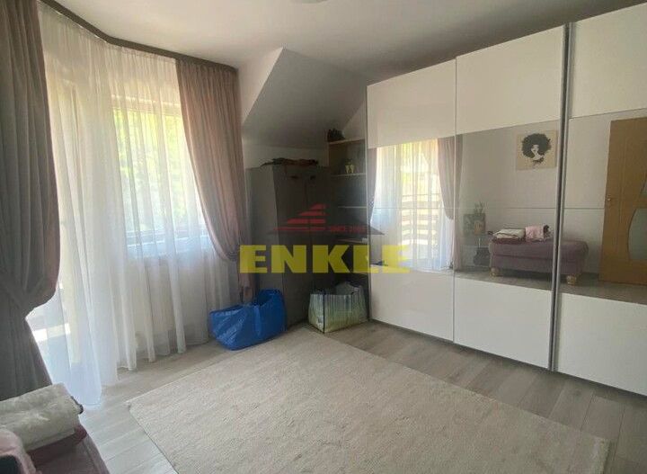 Casa , P+1+teren, 500 mp,situata in Curtesti ,pret 155000 Euro,mobilata si uitilata - Poză 3