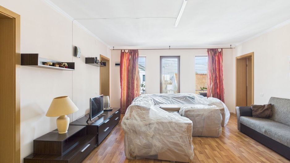 Vilă cu 7 camere, zona Aradului - Poză 14