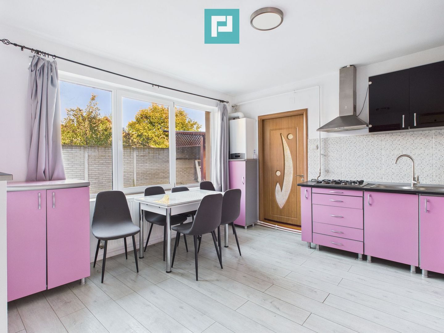 Casă spațioasă cu 4 camere în Vladimirescu - Poză 1