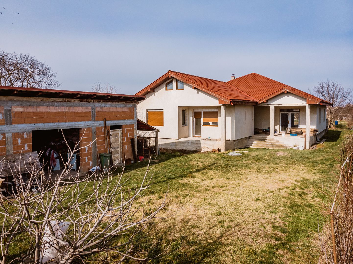 Casă la sol cu teren de 3.451mp în Gai - Poză 2