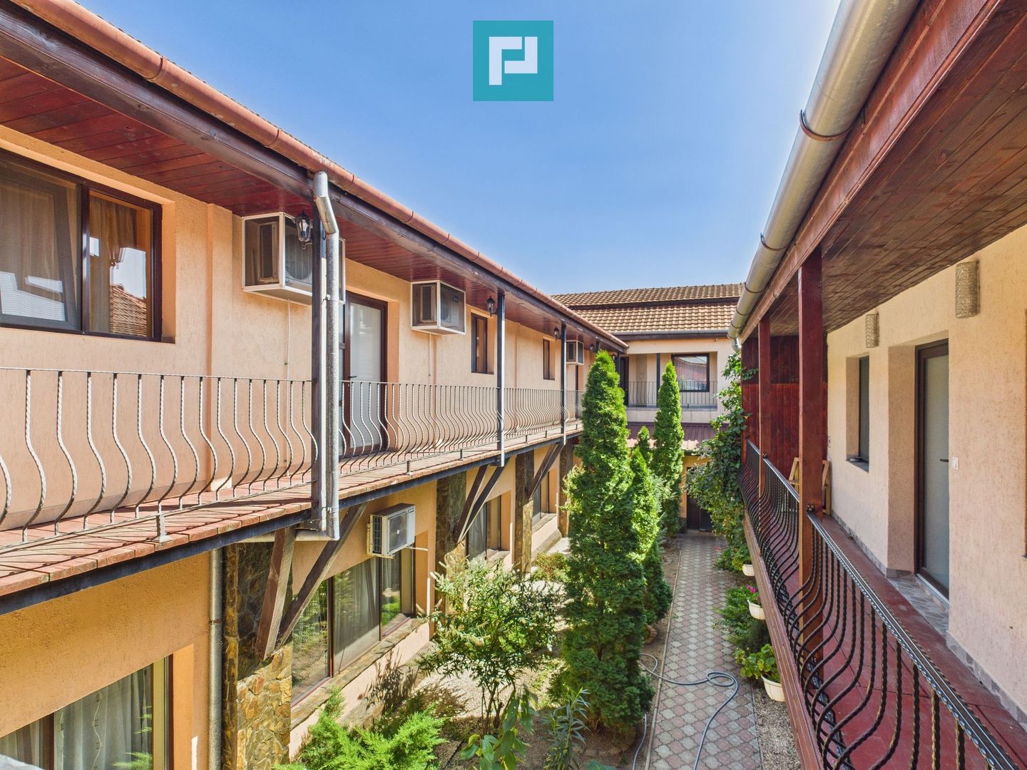 Casă și clădire de apartamente la Orțișoara - Poză 13