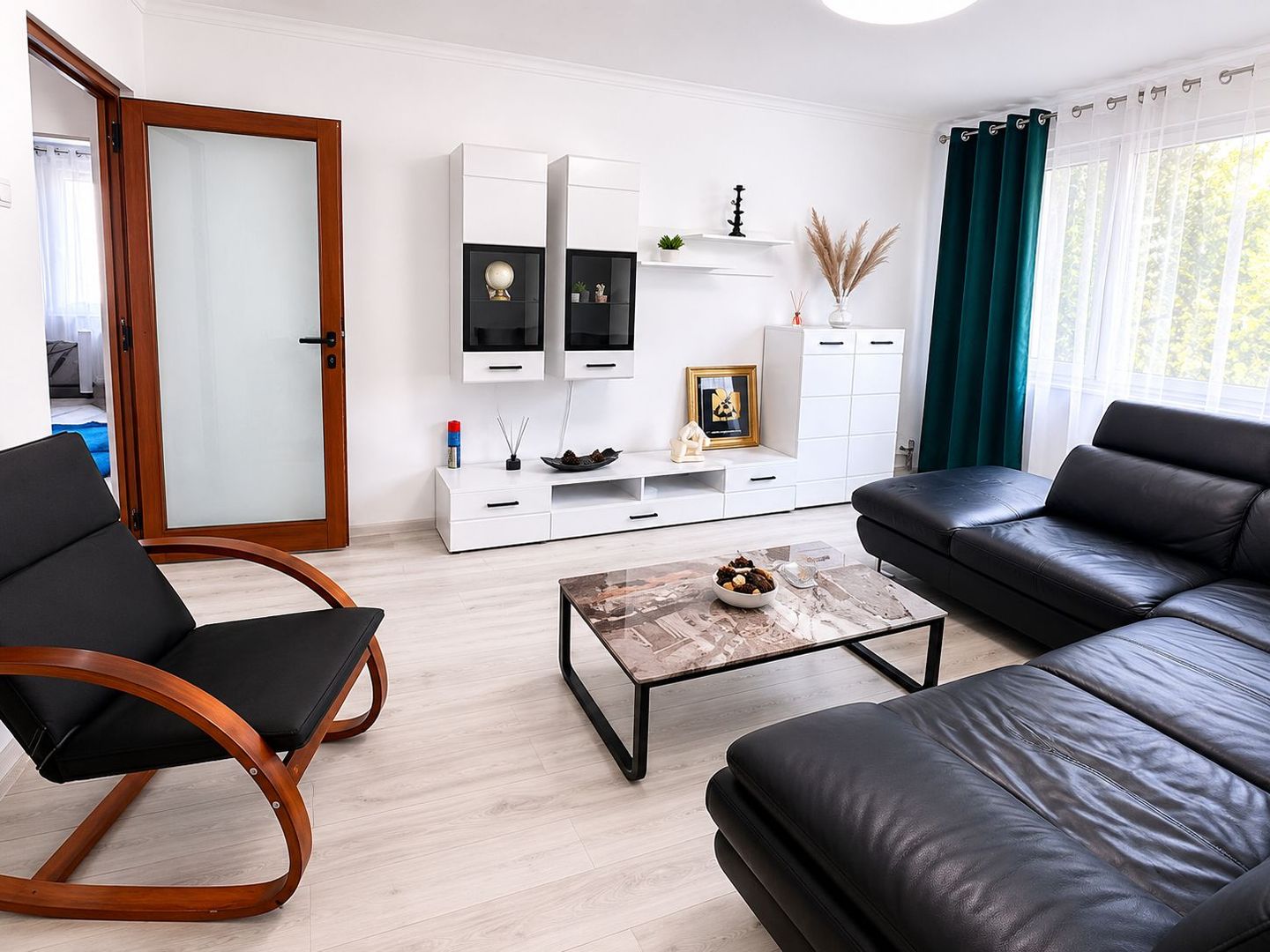 Apartament spațios 3 cam, complet renovat, mobilat – disponibil 01.07. - Poză 11