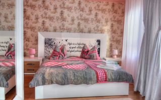 Apartament renovat, 2 camere cu terasa,, zona Constituției - Poză 1