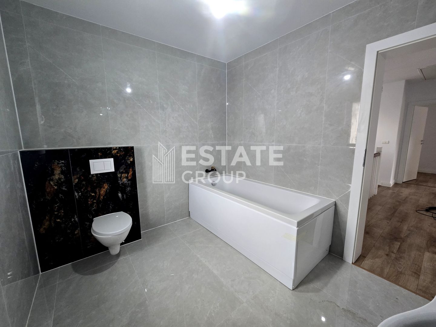 Duplex cu 5 camere despartit prin garaj in Giarmata - Poză 5