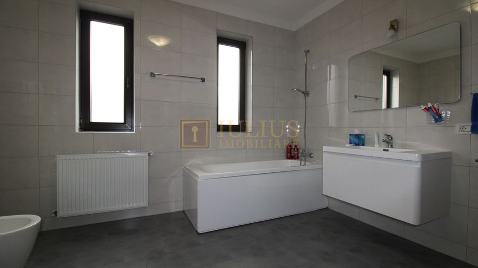 Casa Giroc, 4 camere, 2 bai, curte interioara. - Poză 13