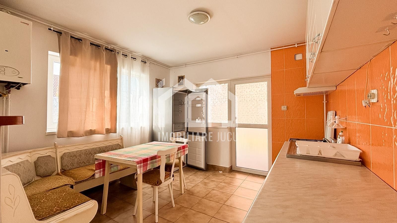 De Inchiriat Casa Individuala cu 3 camere, Garaj, Jucu de Mijloc - Poză 6