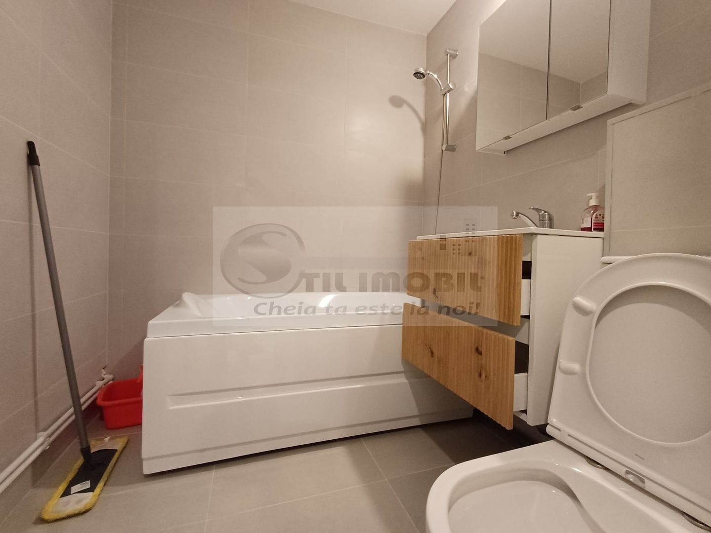 Apartament 3 camere Decomndat RENOVAT–  vis-a-vis de Palas Mall - Poză 18