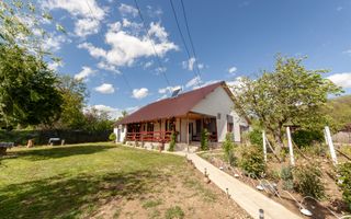 Casă renovată 2022, 3 camere, 1034 mp teren, încălzire în pardoseală - Poză 1