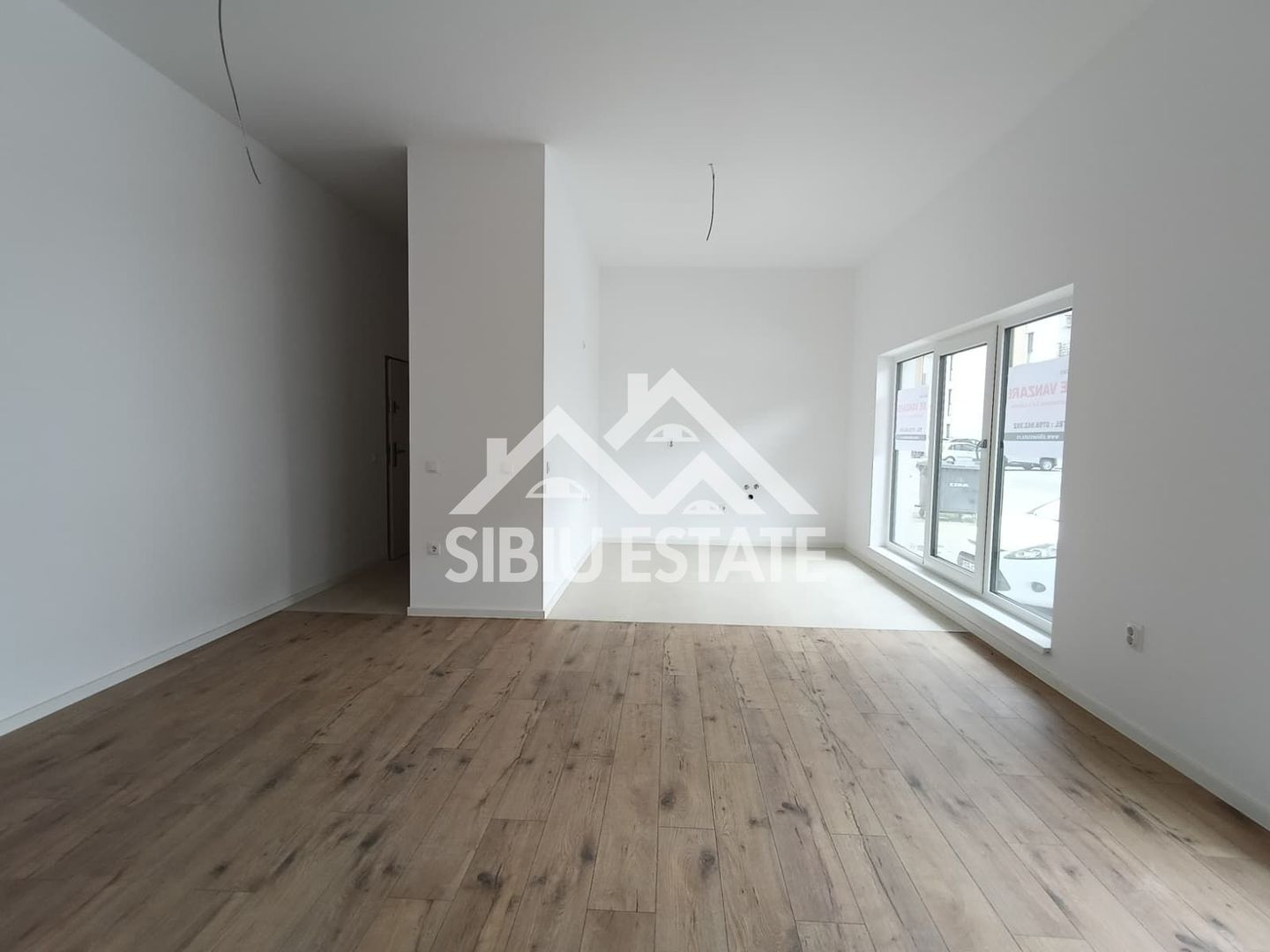 Apartament luminos, ideal locuință sau birou ,parter, 2 locuri parcare - Poză 3