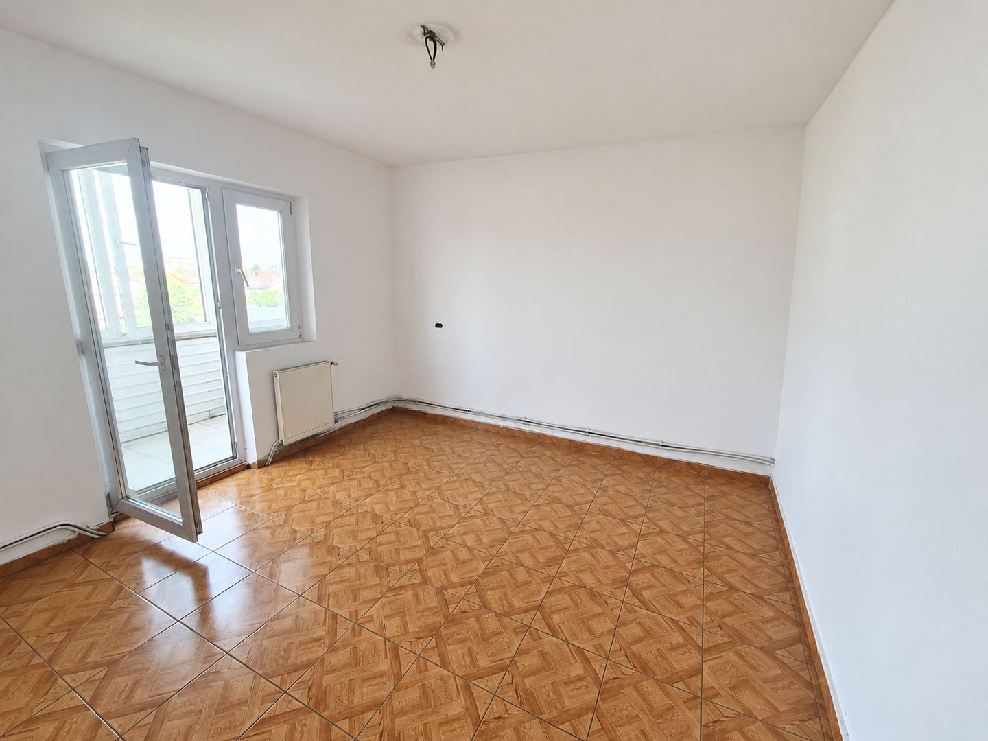Apartament de vânzare 3 camere decomandat Voluntari - Poză 6