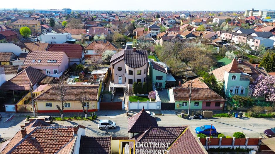 🏡 VILA DEOSEBITĂ DE VÂNZARE ÎN ARAD – ZONA CENTRALĂ - Poză 2