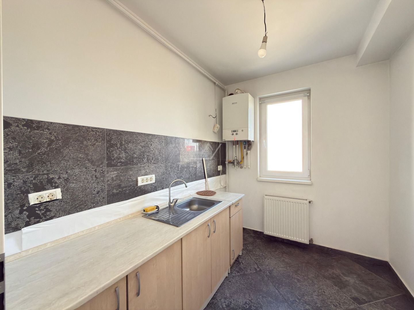 Locatie excelenta! Etaj 1. Decomandat. Loc de parcare. - Poză 3