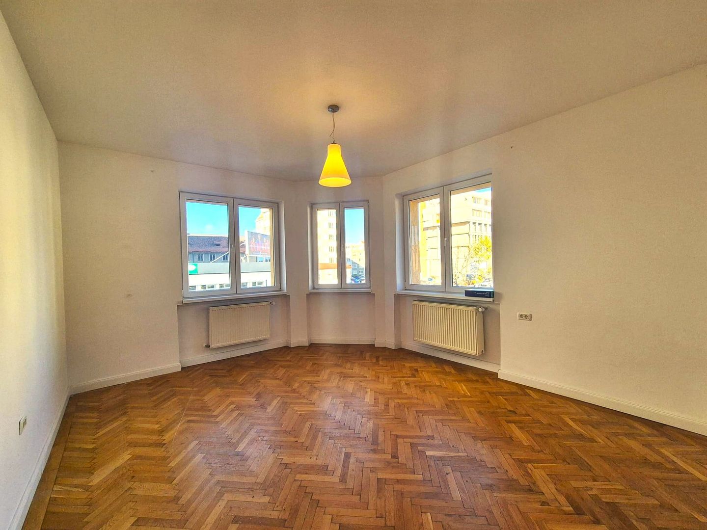 Exclusivitate - Zona Tribunalului , Sf. Constantin, spațiu stradal - Poză 5