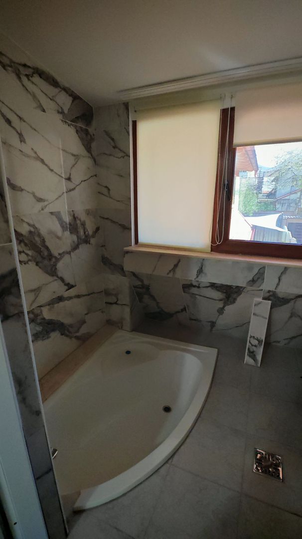 Vila cu 10 camere,pretabil compartimentare in 2 unitati separat,ASTRA. - Poză 6