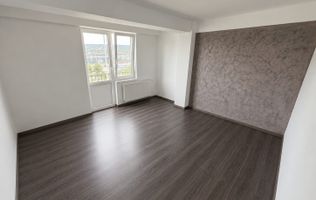 3 CAMERE DECOMANDAT--ETAJ 1-- ROND MALL MOLDOVA