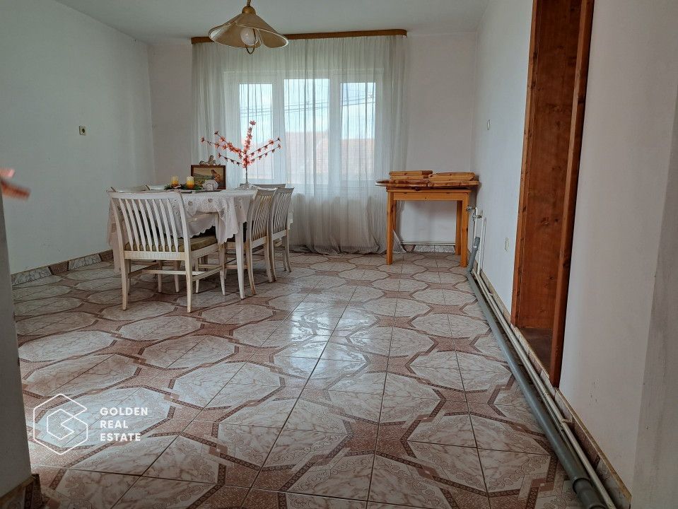 Casa mare cu 2 spatii comerciale, in Faget - Poză 15