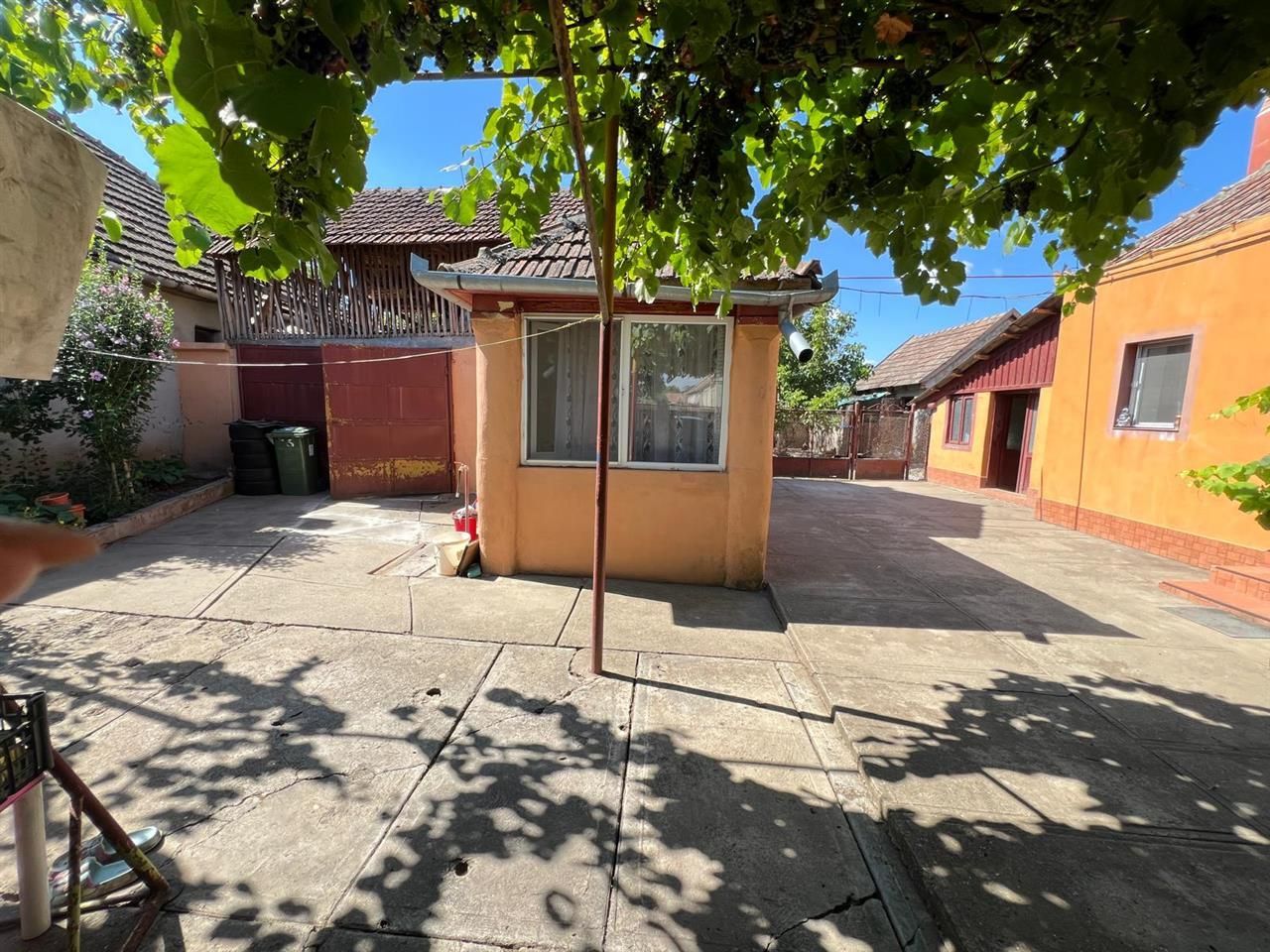 casa individuala Varias apa centrala pe gaz canalizare 1500mp - Poză 2