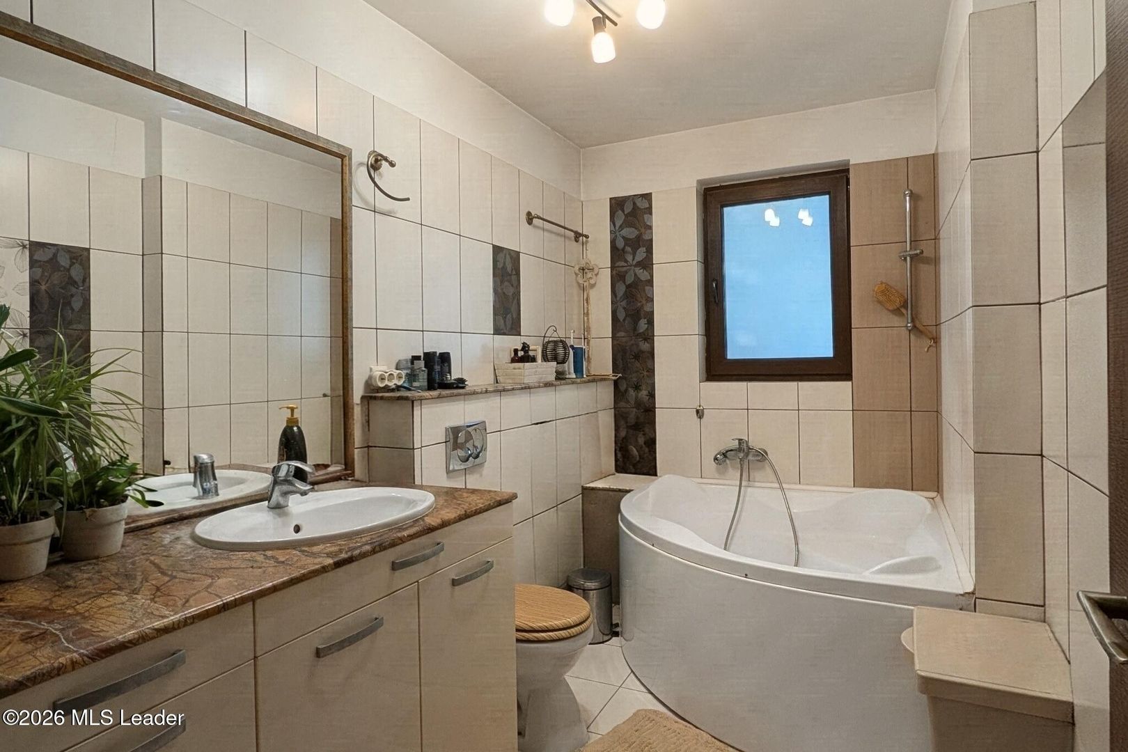 Padurea Cernica - Casa P+1+Pod Inalt, Lot pe Colt 250 Mp, Mobilata - Poză 24