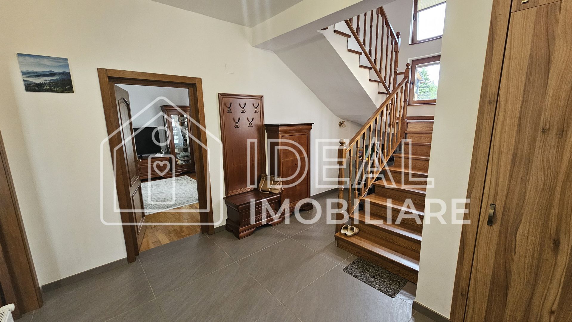 Casă deosebită, cu 5 camere, cu teren de 1132 mp – Cisnădioara - Poză 14
