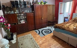Apartament cu 3 camere de vanzare în Cugir - Poză 3
