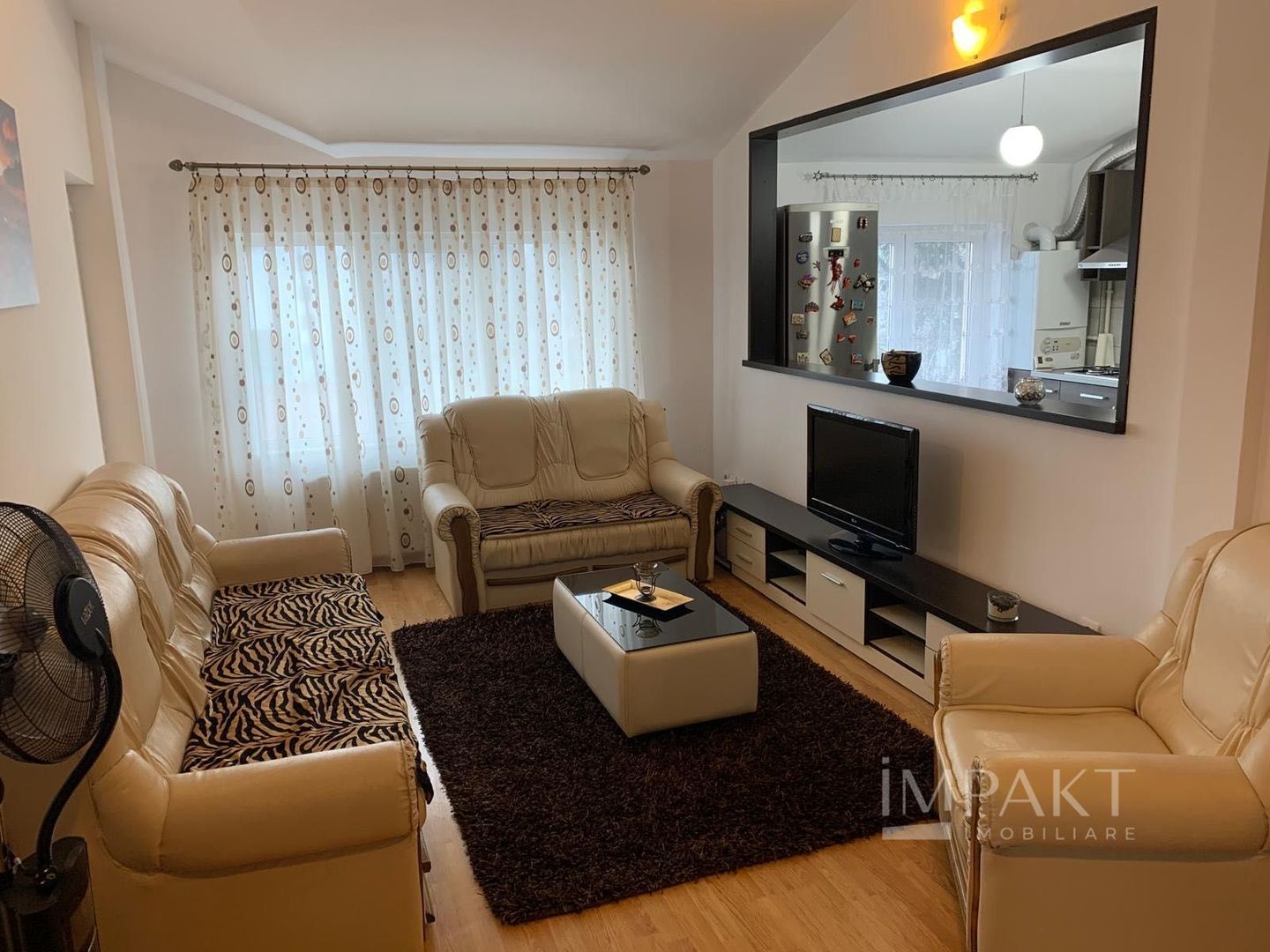 Apartament cu două camere, cartier Andrei Muresanu! - Poză 1