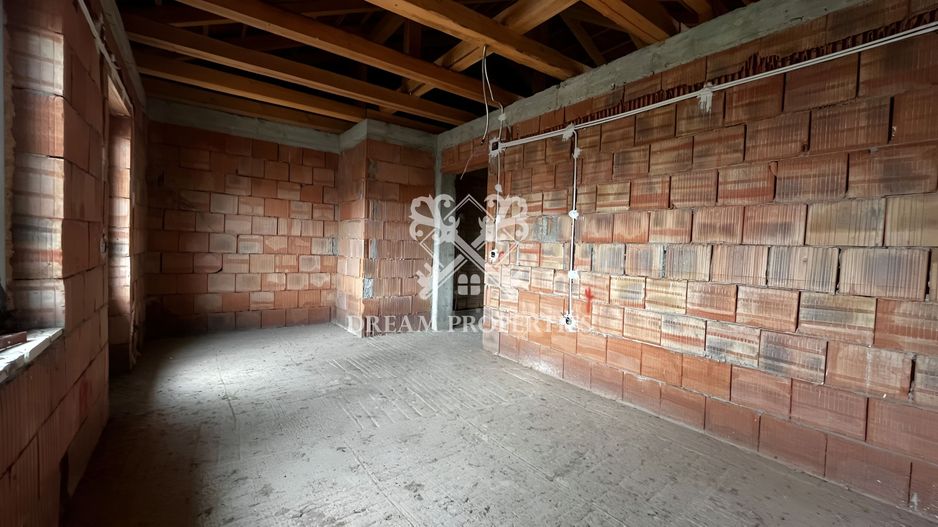 Duplex de vanzare 4 camere, 2 bai, teren 240 mp, intrare Chinteni - Poză 2