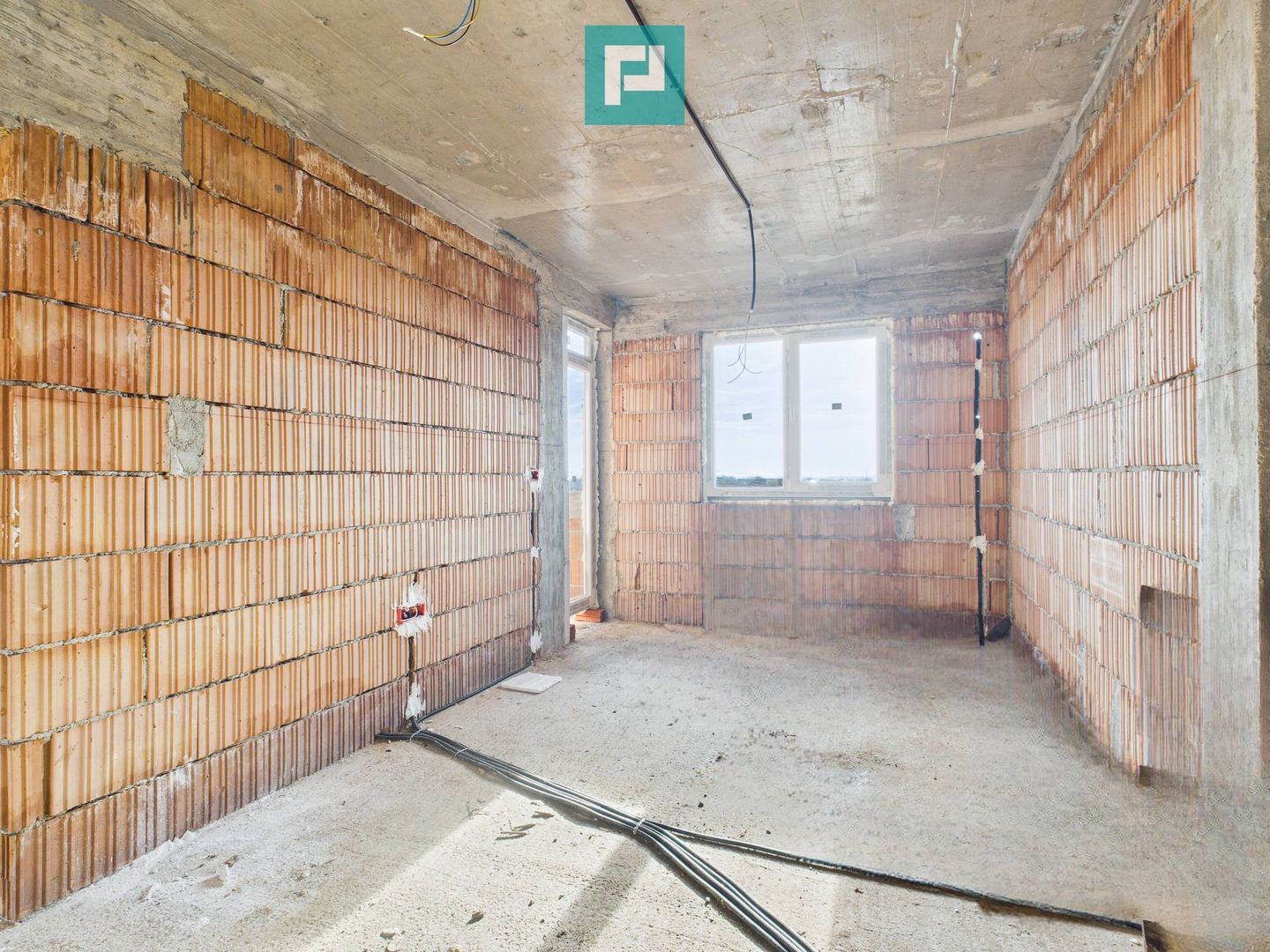 Penthouse cu terasă generoasă, în centrul Chișodei - Poză 3