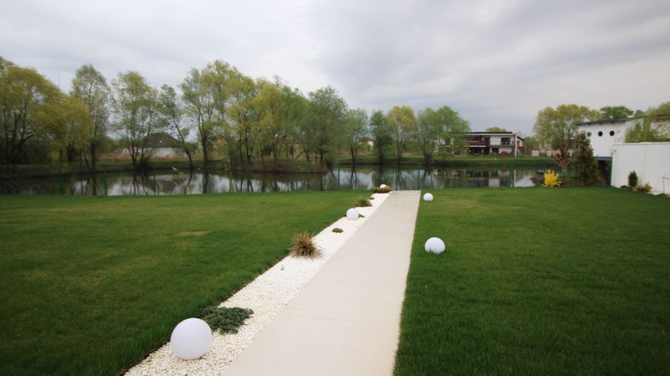 Casă / Vilă cu 8 camere de vânzare în zona Est - Poză 18