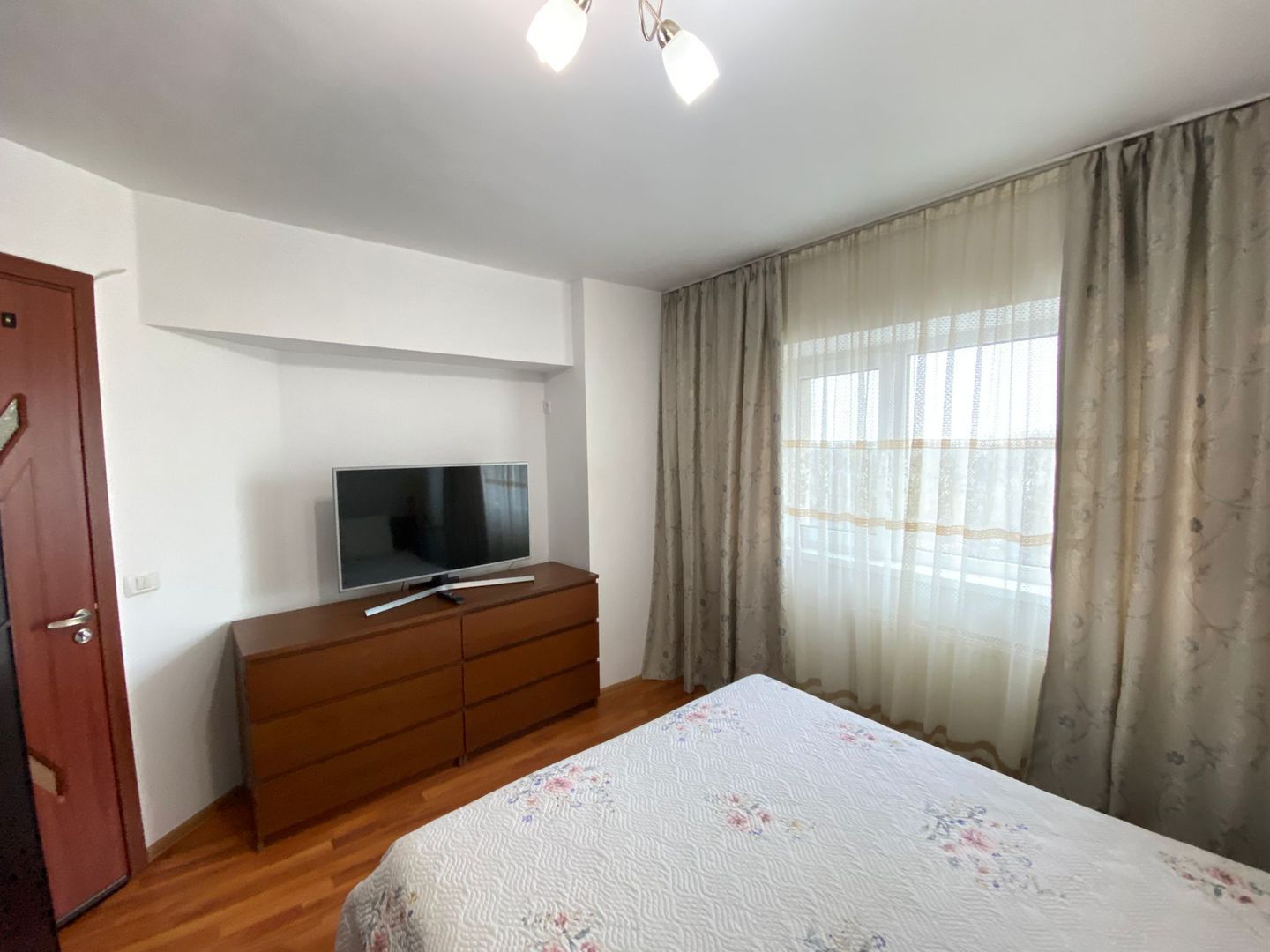 Apartament de închiriat – 2 camere | TINERETULUI V8 - Poză 2