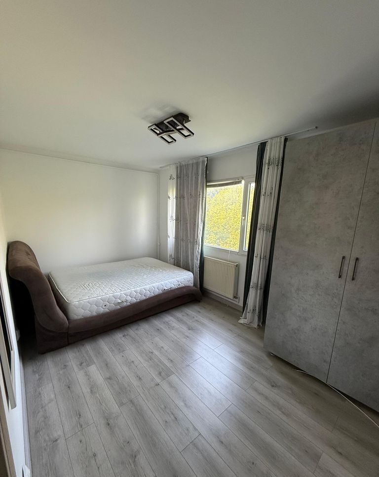 Apartament 3 camere. Bld. Brancoveanu. Aleea Covasna. Cu Centrala proprie. - Poză 5