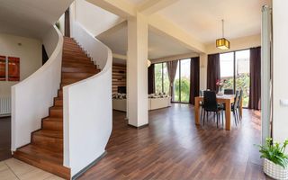 Vilă cu design și dotări deosebite de vânzare - Poză 2