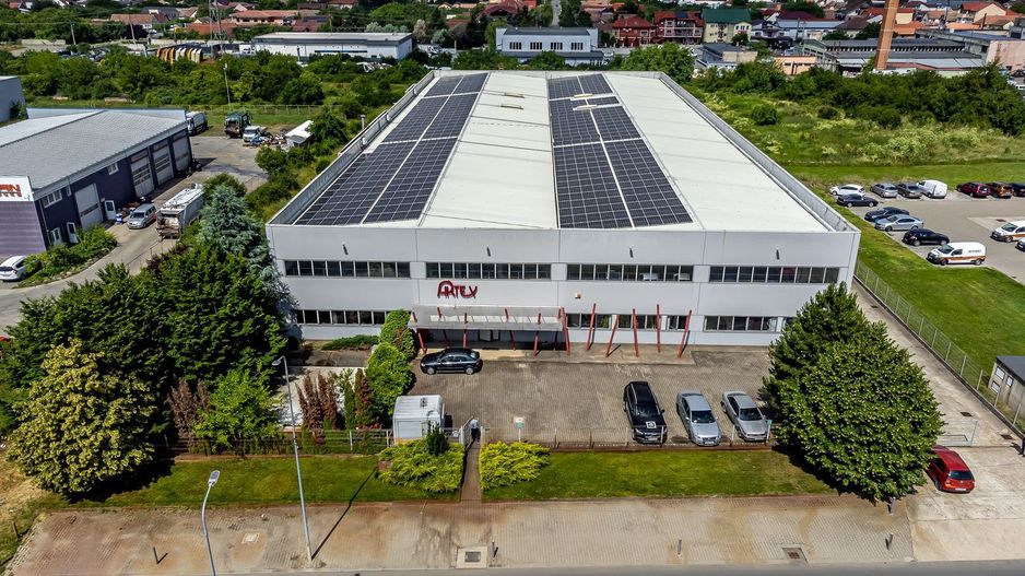 Hală de producție și depozitare cu birouri în Arad - Poză 1