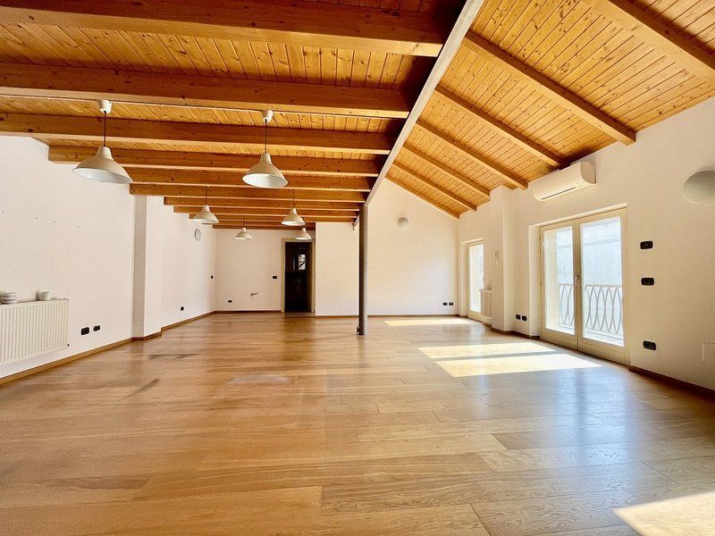 Penthouse pe doua niveluri situat in Piata Unirii - Poză 5