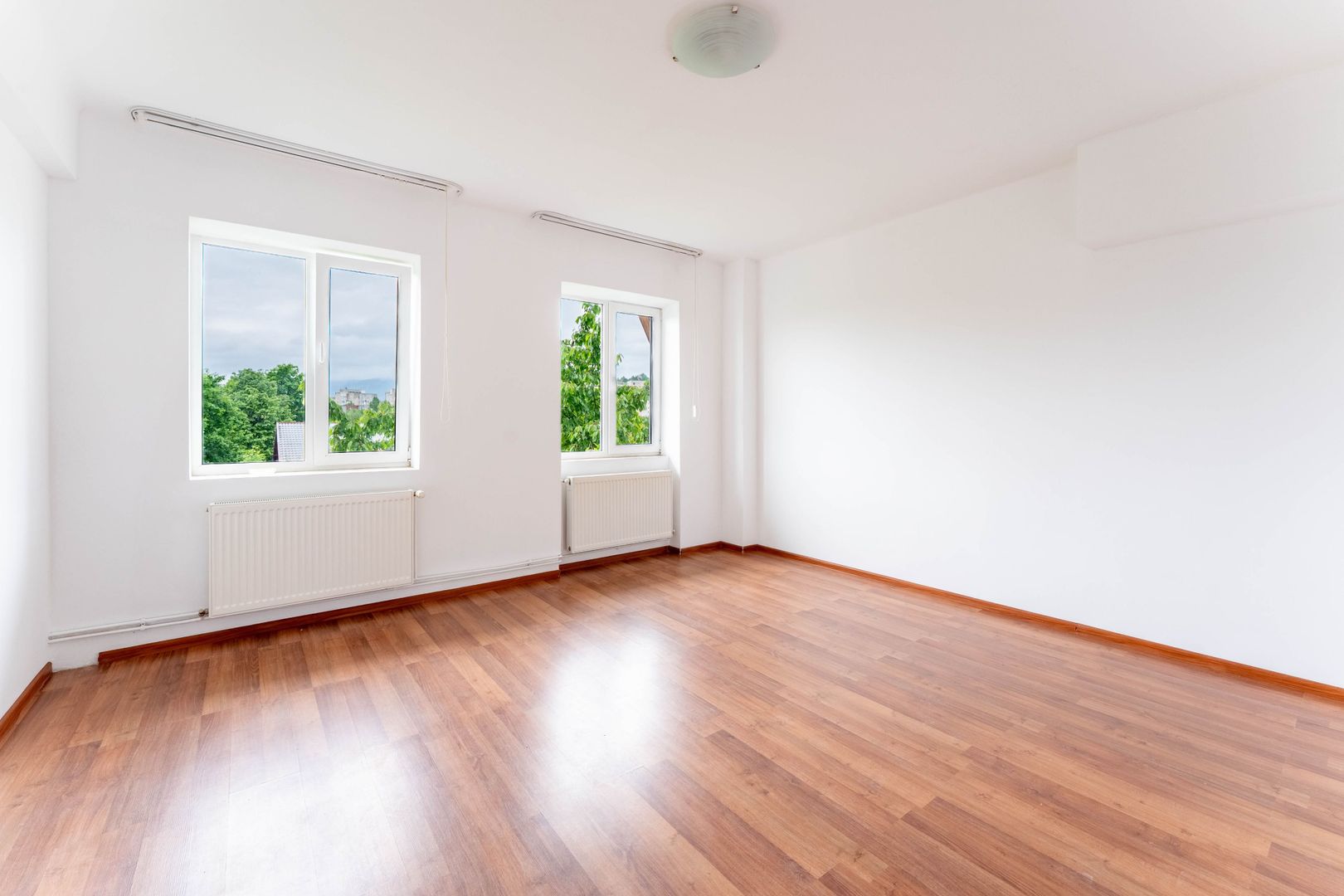 Super oferta, apartament 2 camere! - Poză 3