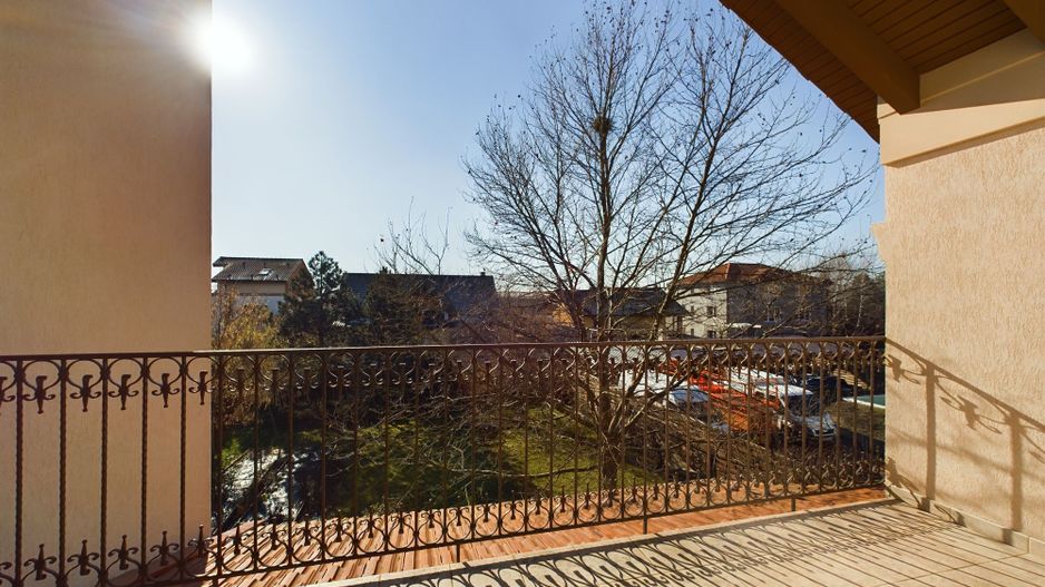 Vilă/casă cu 6 camere 400mp în Dumbrăvița - Poză 7