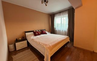 De vânzare / Închiriere – Apartament 3 camere decomandat - Poză 2