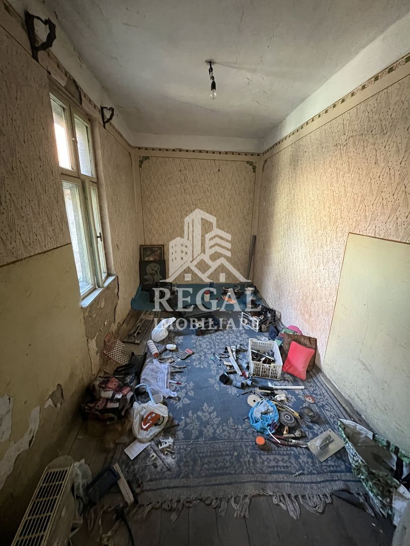 Casă de vânzare în Călanul Mic –  2 clădiri, curte, grădină, garaj - Poză 11