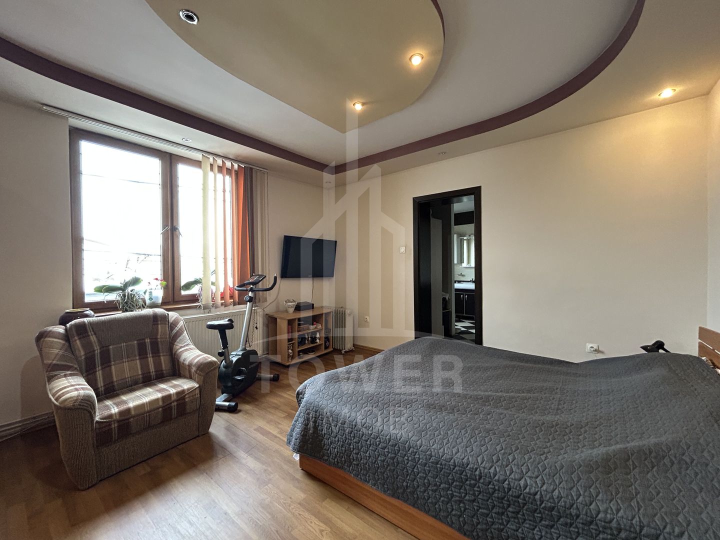 De închiriat Etaj + Mansardă 180 mp | 7 Camere cu 7 Băi | Lupeni - Poză 3