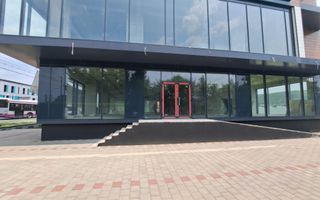 Cladire comerciala situata la drum intens circulat, 1365 mp utili + 20 parcari - Poză 3