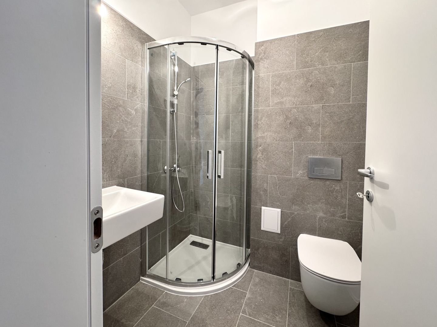 Apartament 4 camere Decomandat + Grădină Proprie - Atria Urban Resort - Poză 13