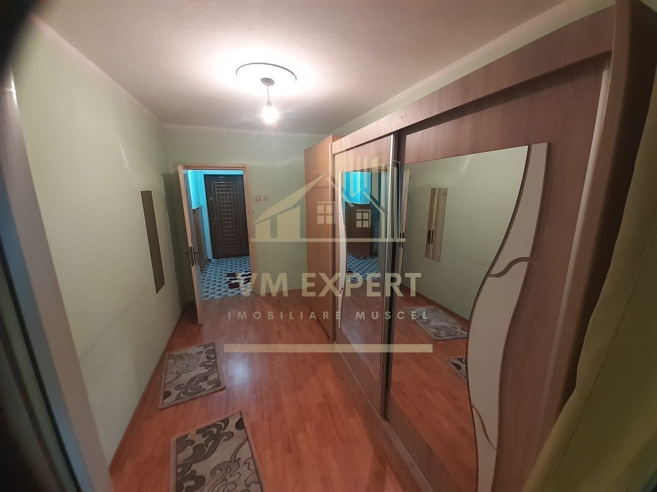 APARTAMENT 3 CAMERE ETAJ 2 ROTUNDA  CAMPULUNG - Poză 1