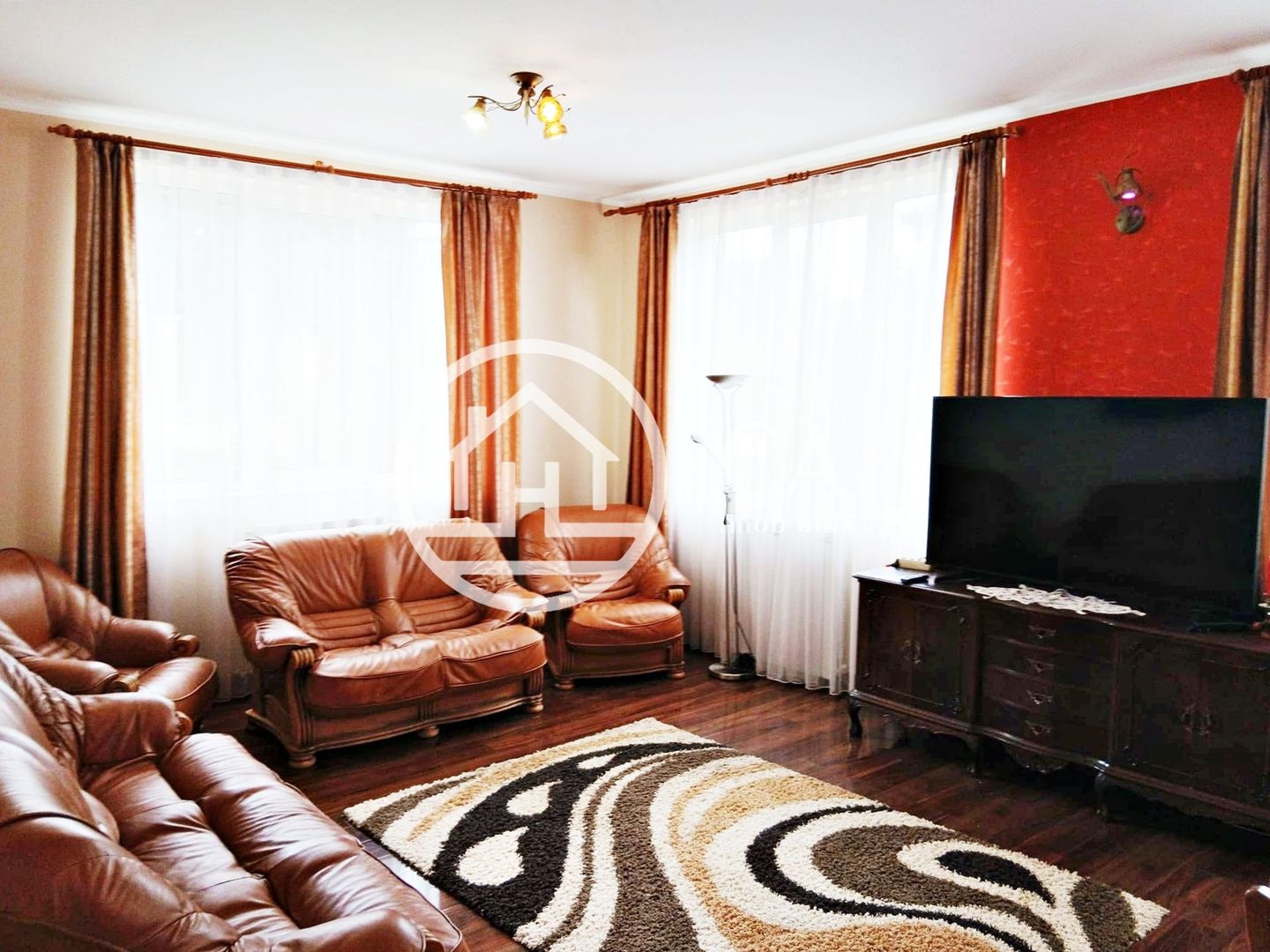 Casă cu 7 camere de închiriat în zona Gheorghe Doja, Oradea - Poză 1