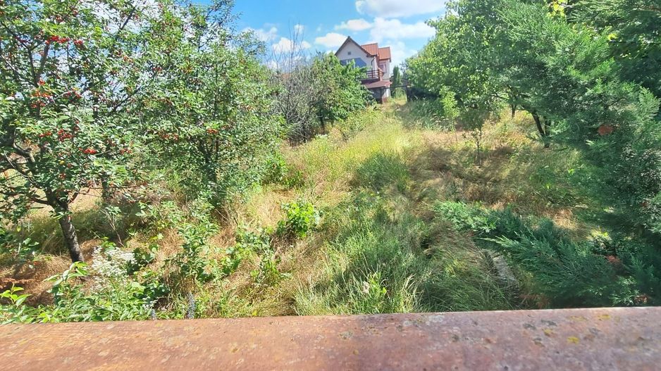 Casă de 200 mp cu teren generos de 1.600 mp - Poză 4