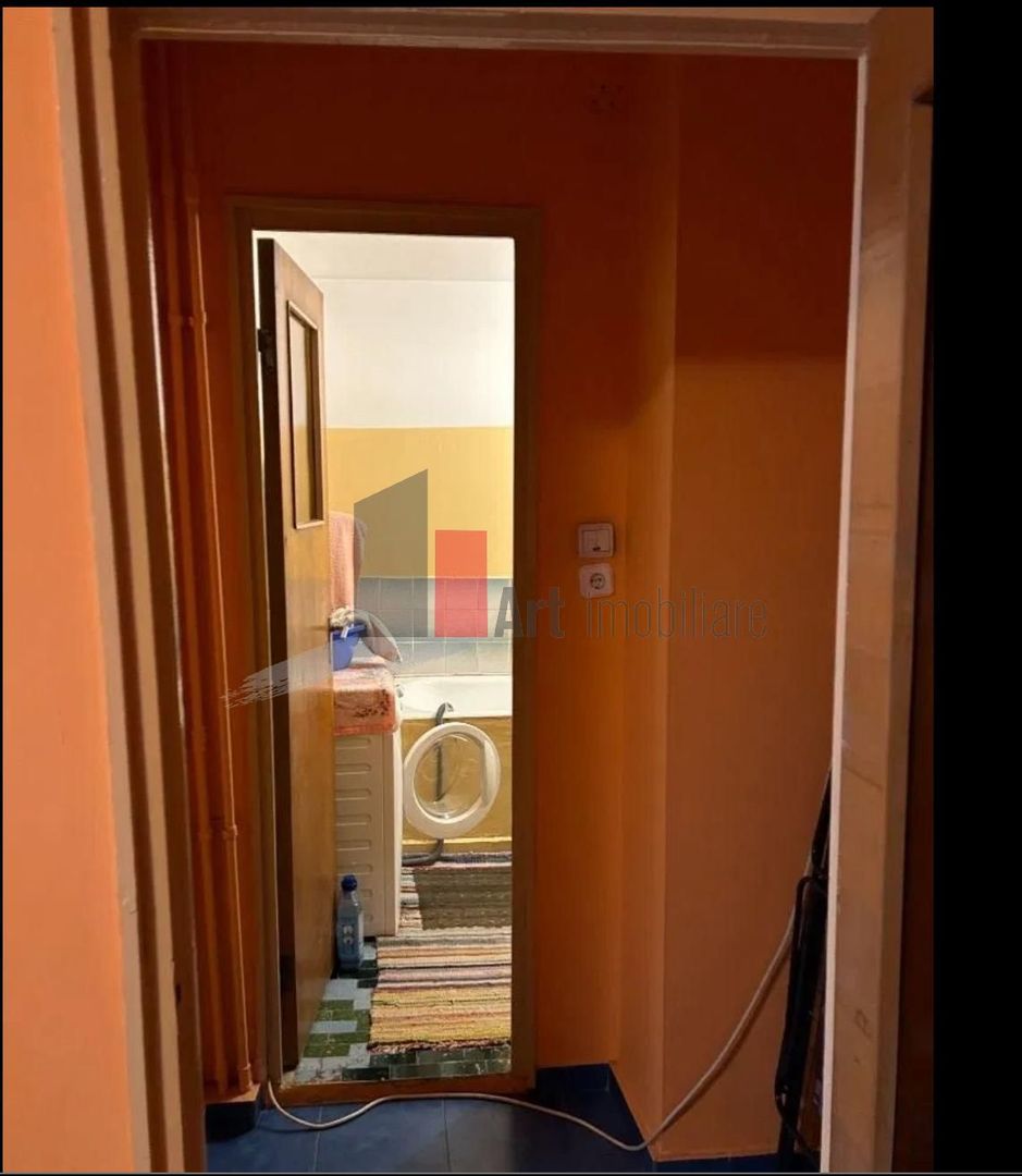 APARTAMENT DE 3 CAMERE BARCA - Poză 3