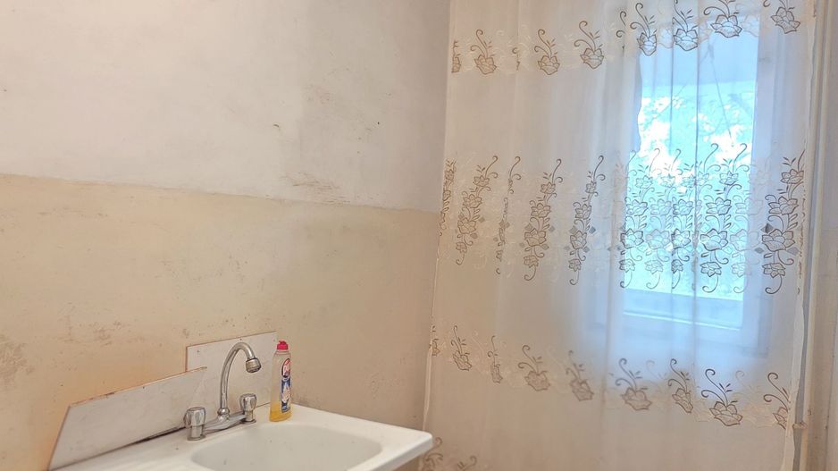 Apartament cu 1 cameră, ETAJ 1, VASLUI - zona FEROVIARI; - Poză 4