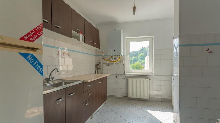 Apartament nemobilat in zona Spitalului Judetean - Poză 1